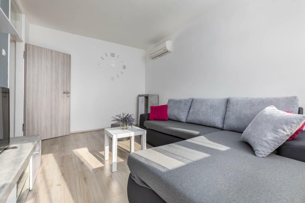 Apartment Sole Pula Exterior photo
